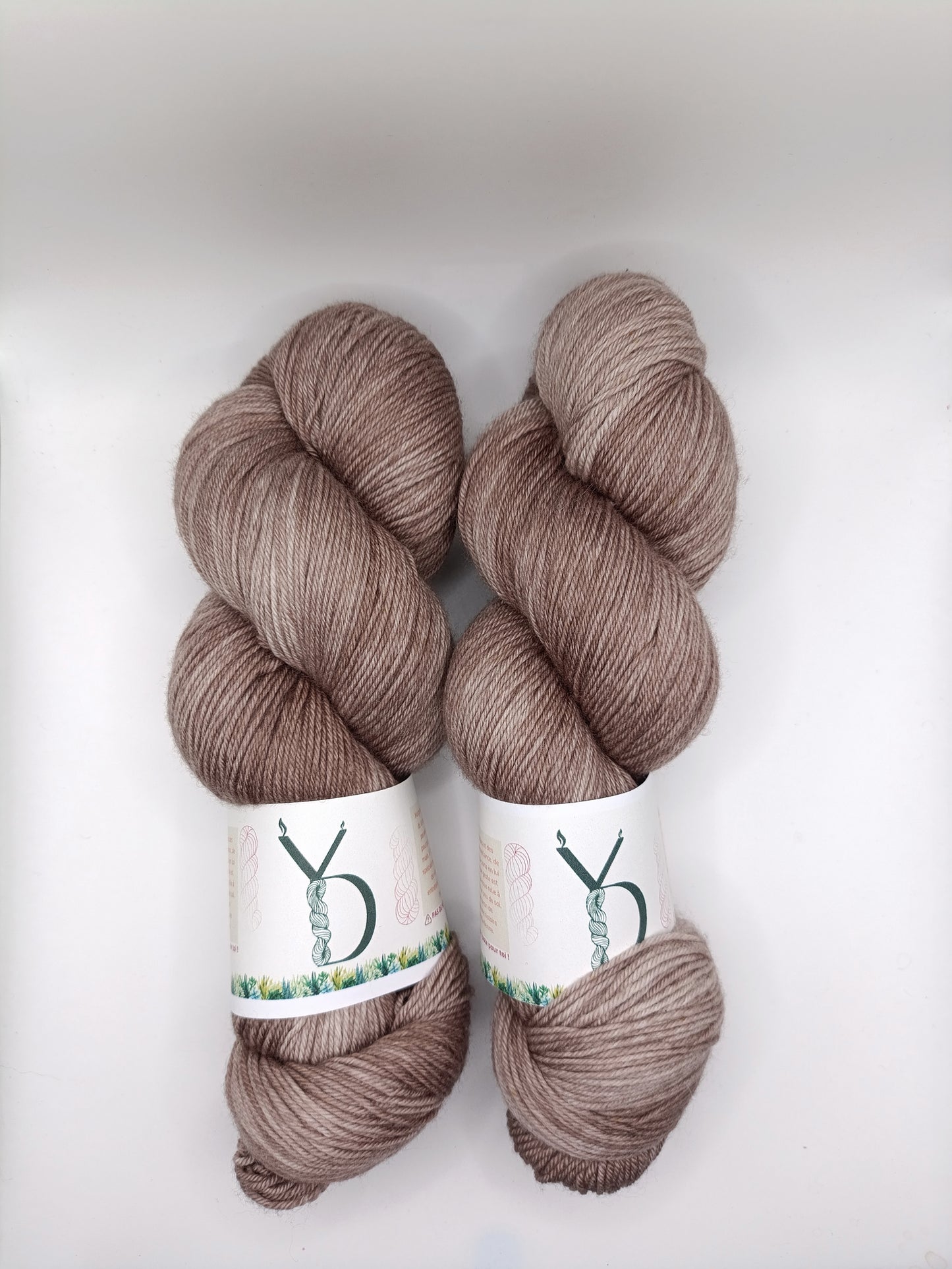 Éphémère d’hiver: 26 - Écheveaux de laine teints à la main.