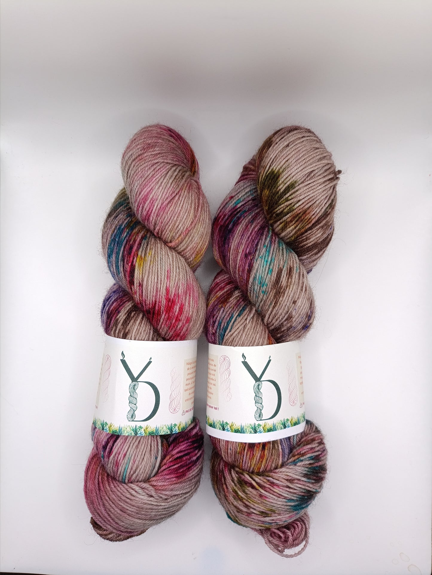 Éphémère d’hiver: 5 - Écheveaux de laine teints à la main.