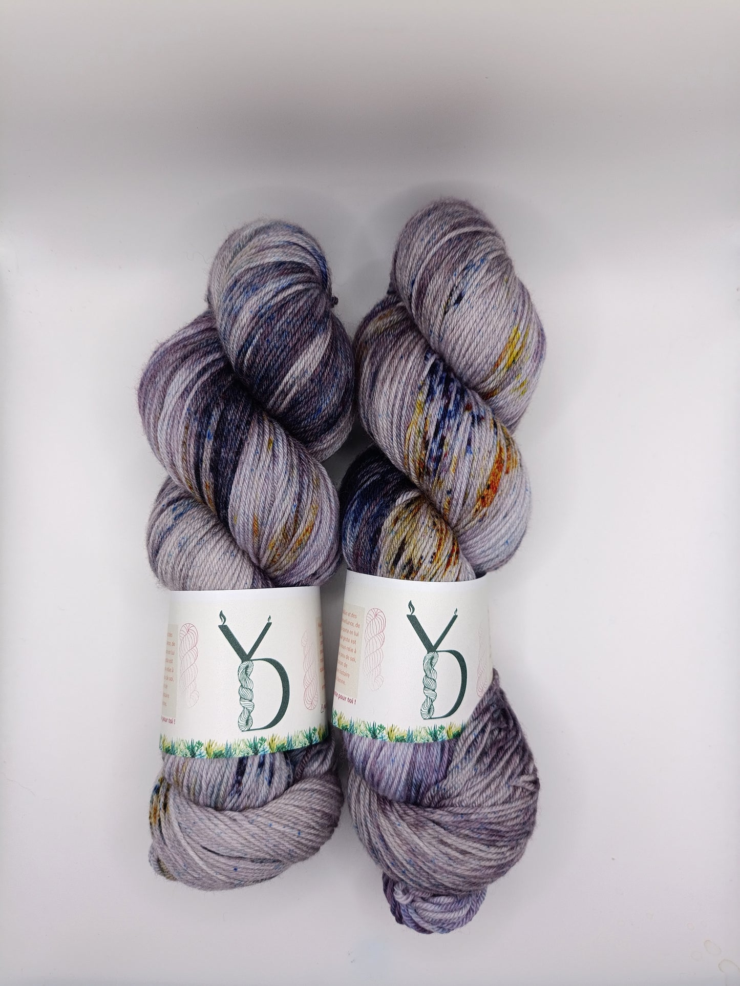 Éphémère d’hiver: 7 - Écheveaux de laine teints à la main.