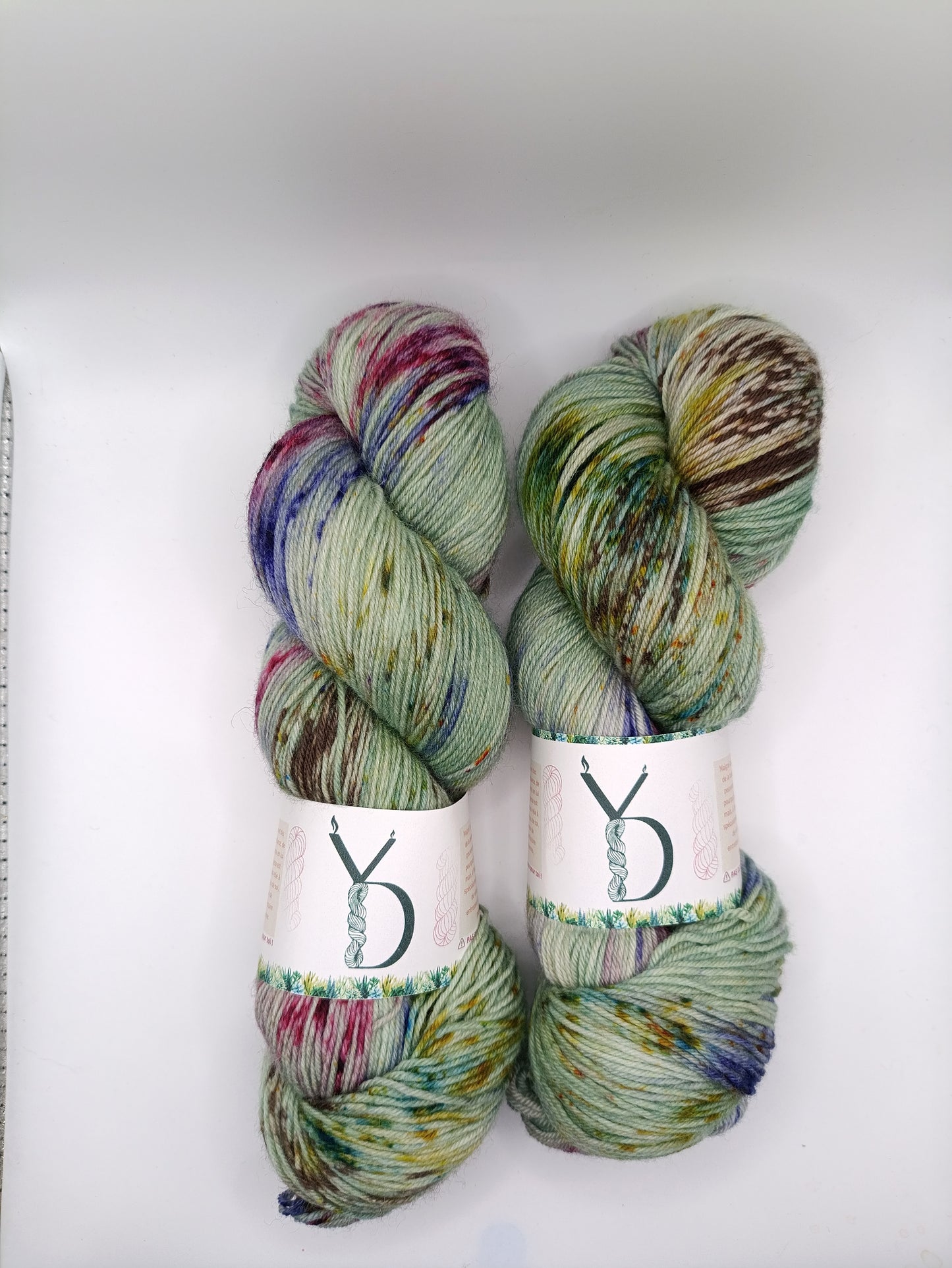 Éphémère d’hiver: 1 - Écheveaux de laine teints à la main.