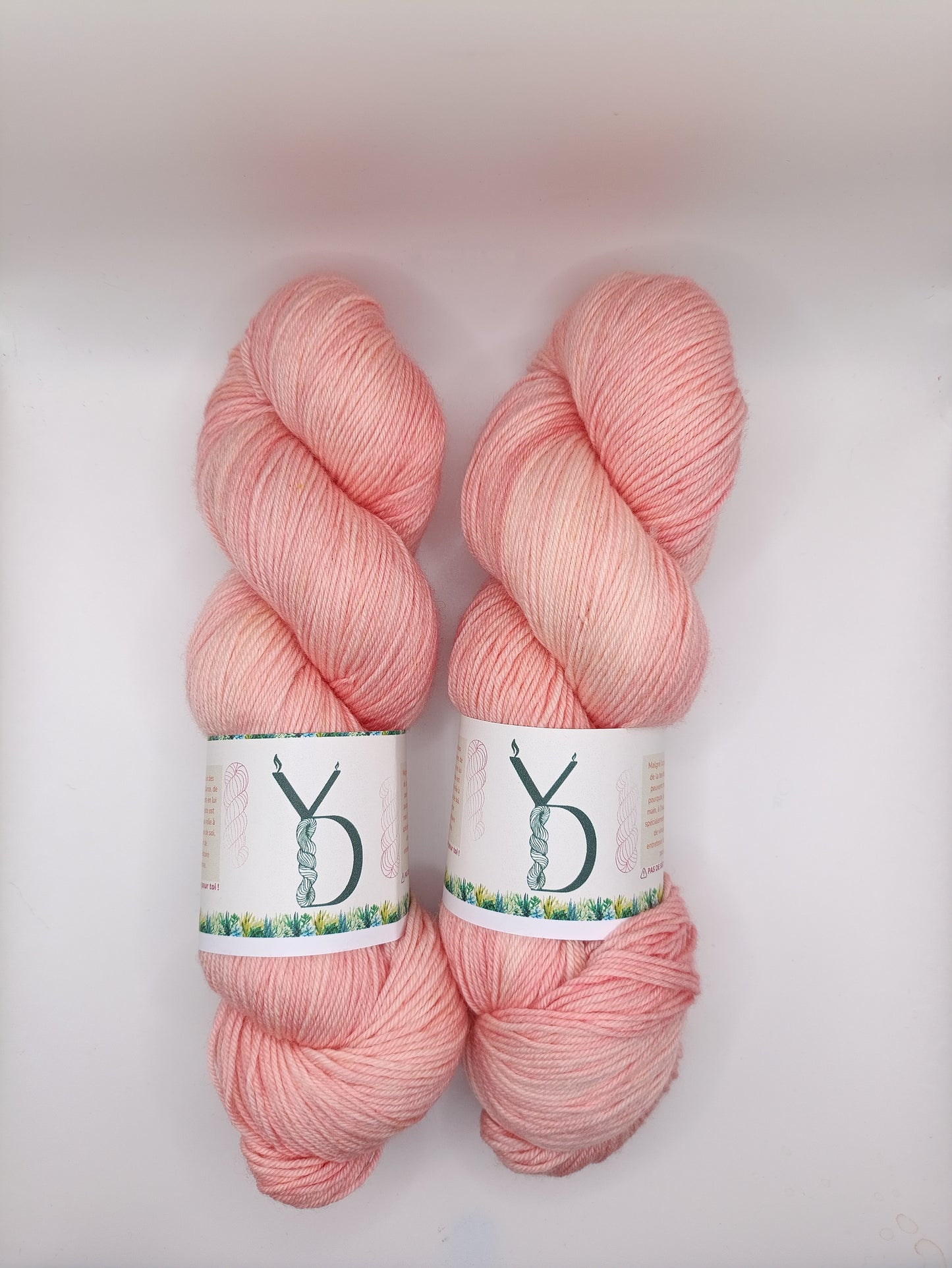 Douceur - Écheveaux de laine teints à la main.