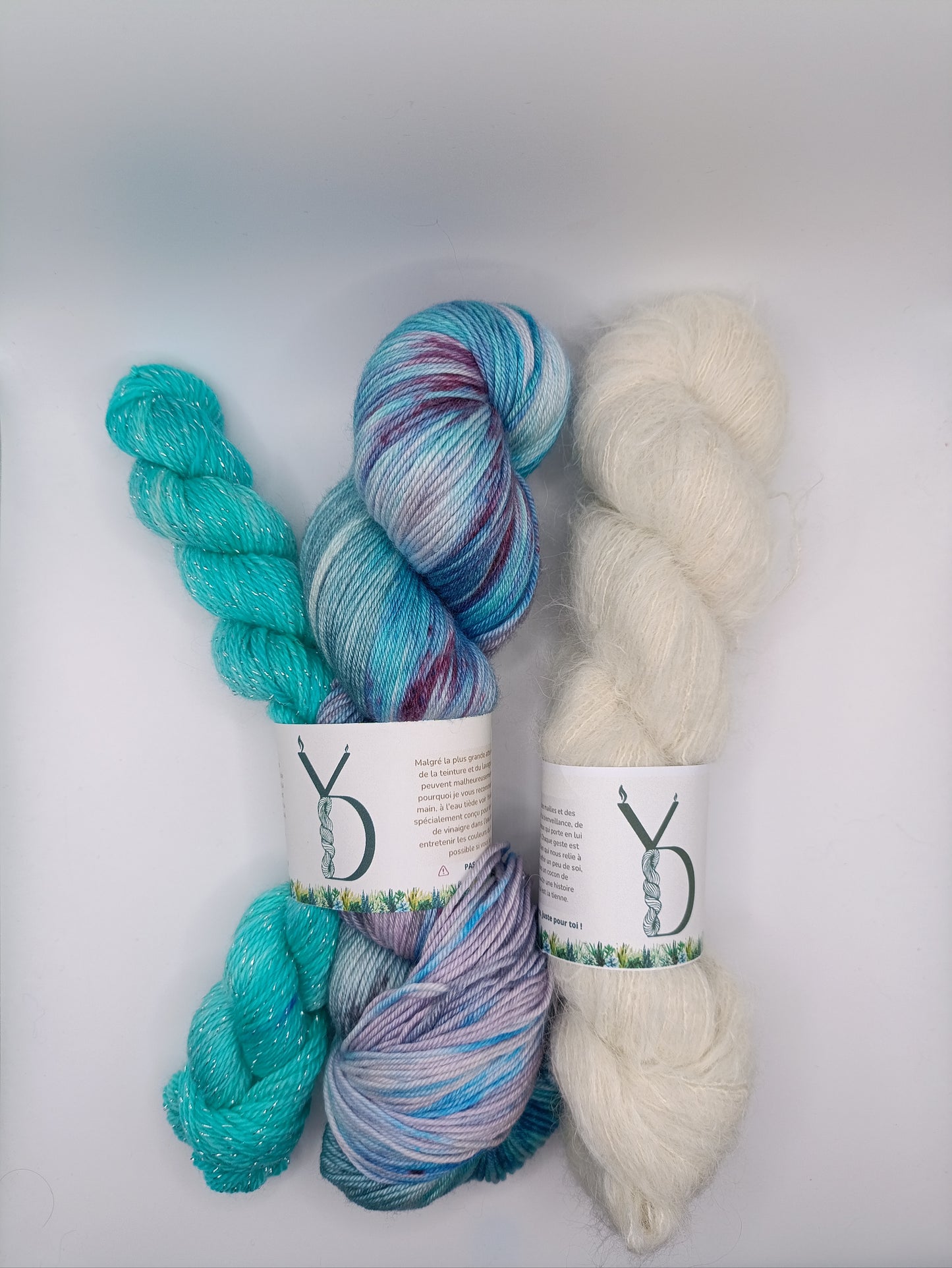 Petit Châle - Grand: Bleu Foncé/Petit: Bleu Clair/Suri Blanche - Octobre rose - 170g - Méri’Soie / Suri’Soie