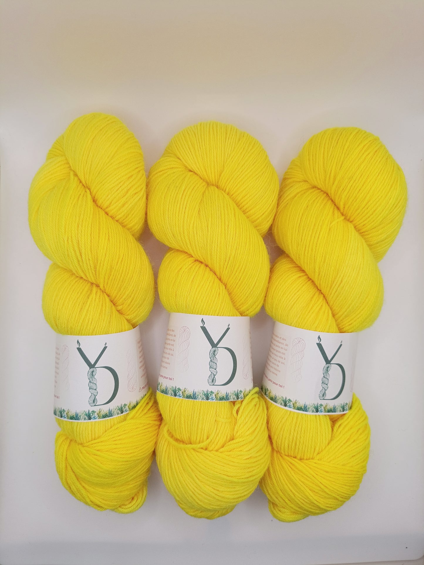 Rayon d'Or - Écheveaux de laine teints à la main.