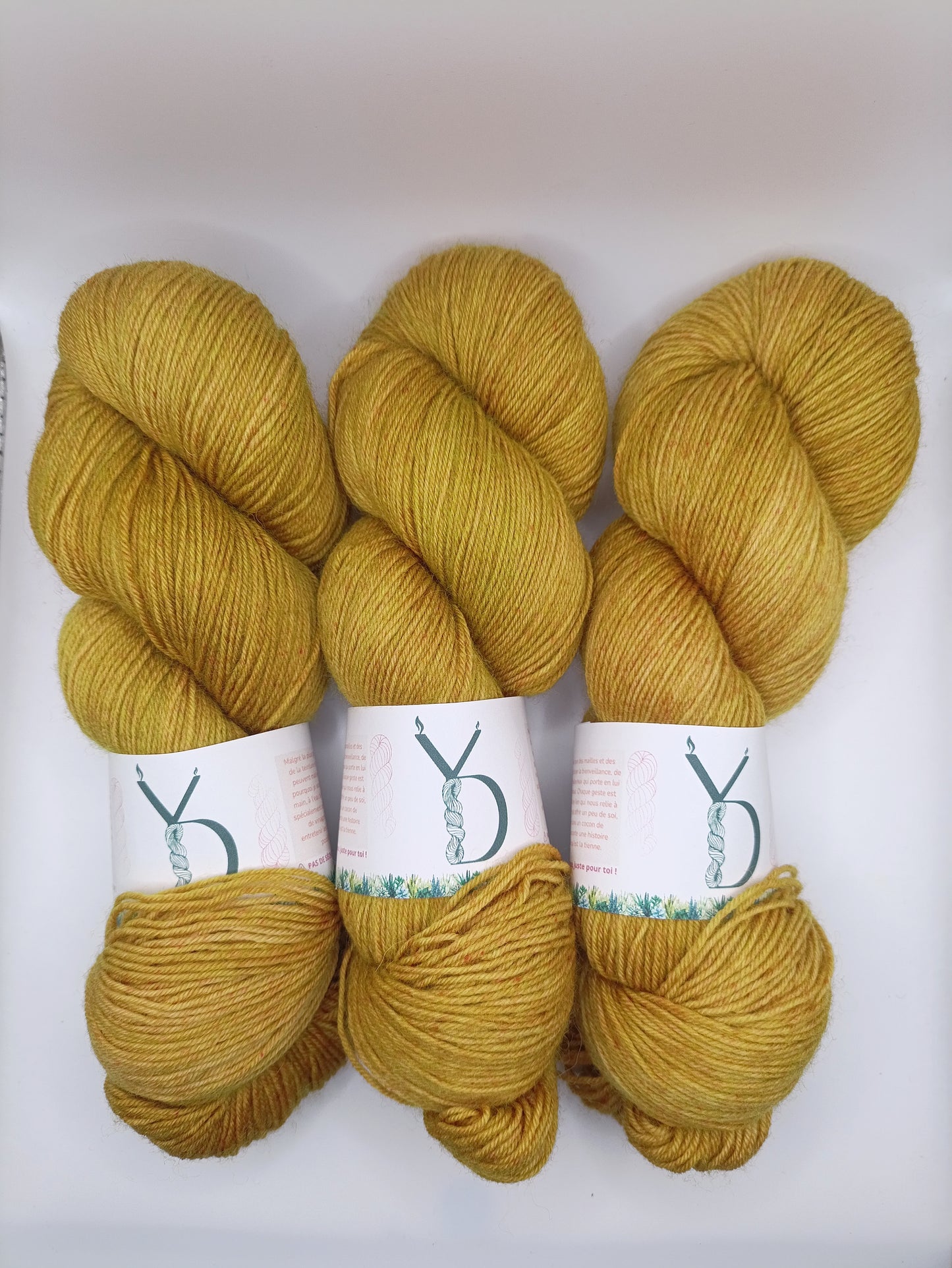 Precious Gold - Écheveaux de laine teints à la main.