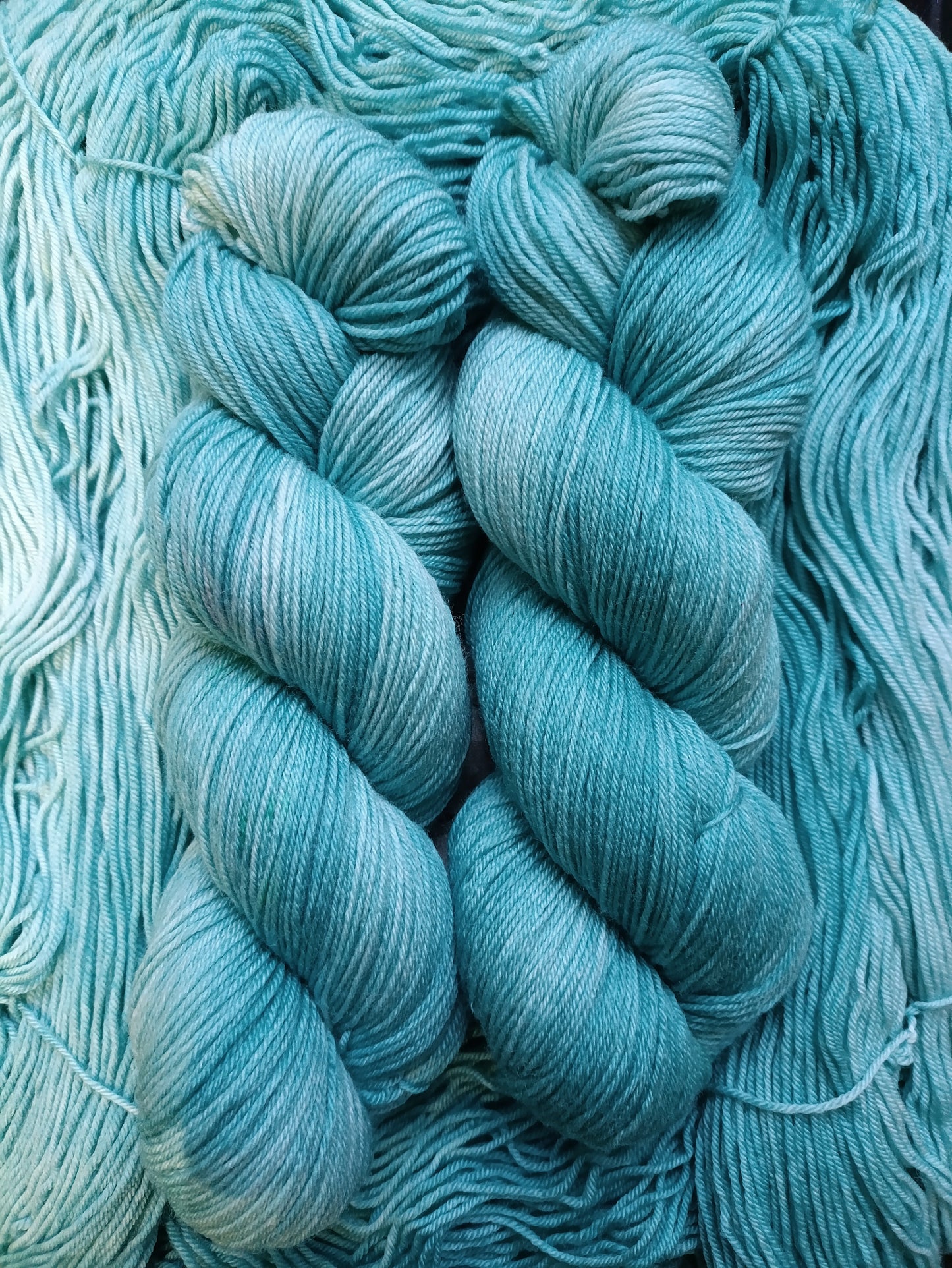 Océan - Écheveaux de laine teints à la main.