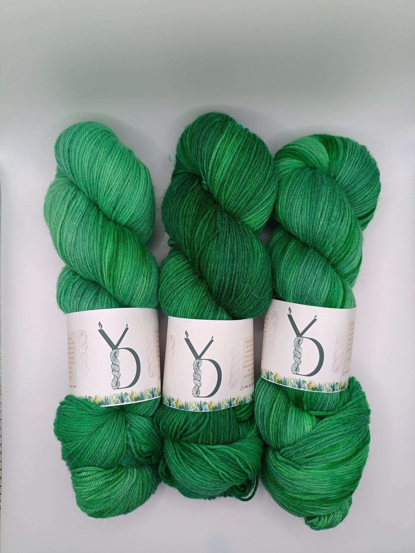 Vert - Écheveaux de laine teints à la main.