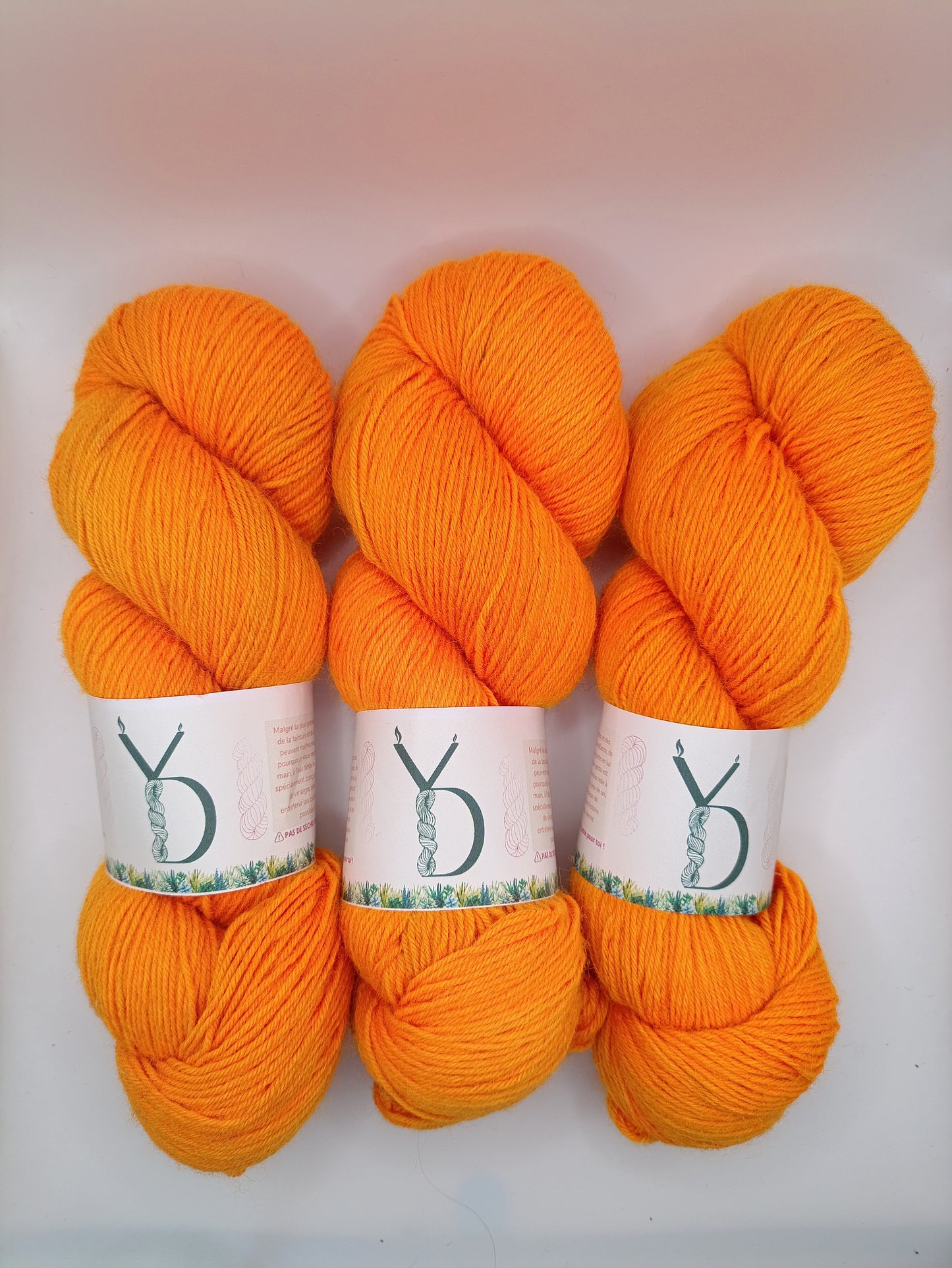 Coeur de feu - Écheveaux de laine teints à la main.