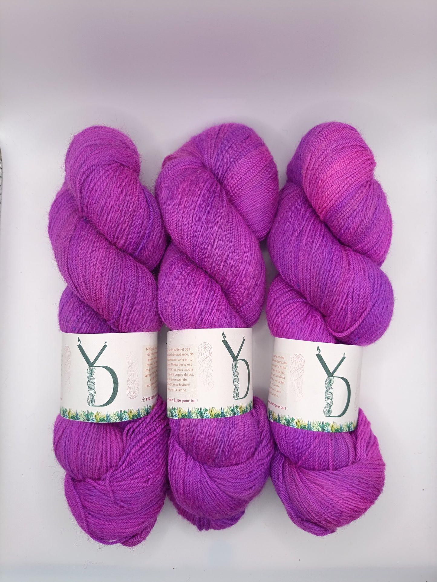 Électrique mystique - Écheveaux de laine teints à la main.