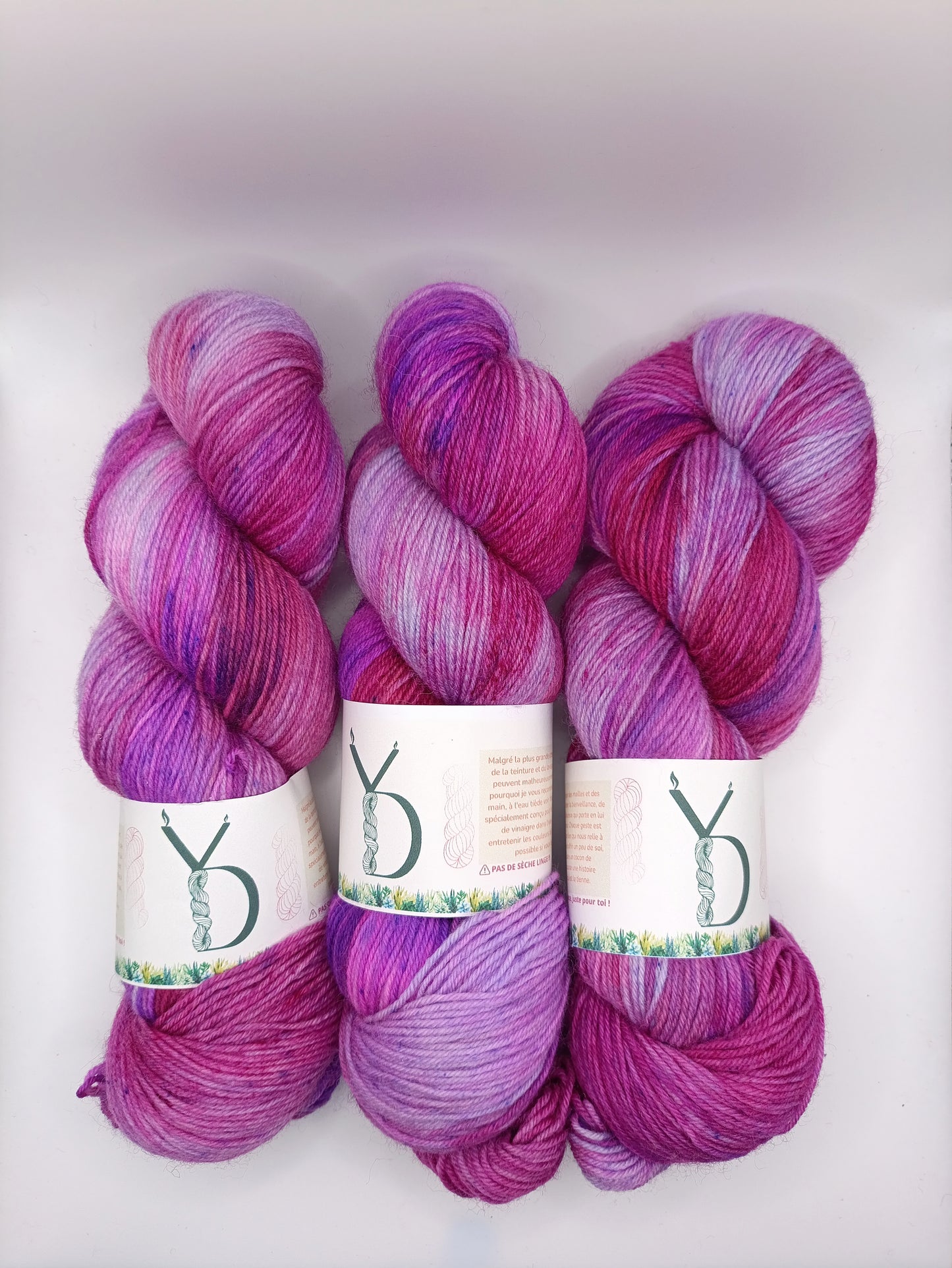 Instinct - Écheveaux de laine teints à la main.