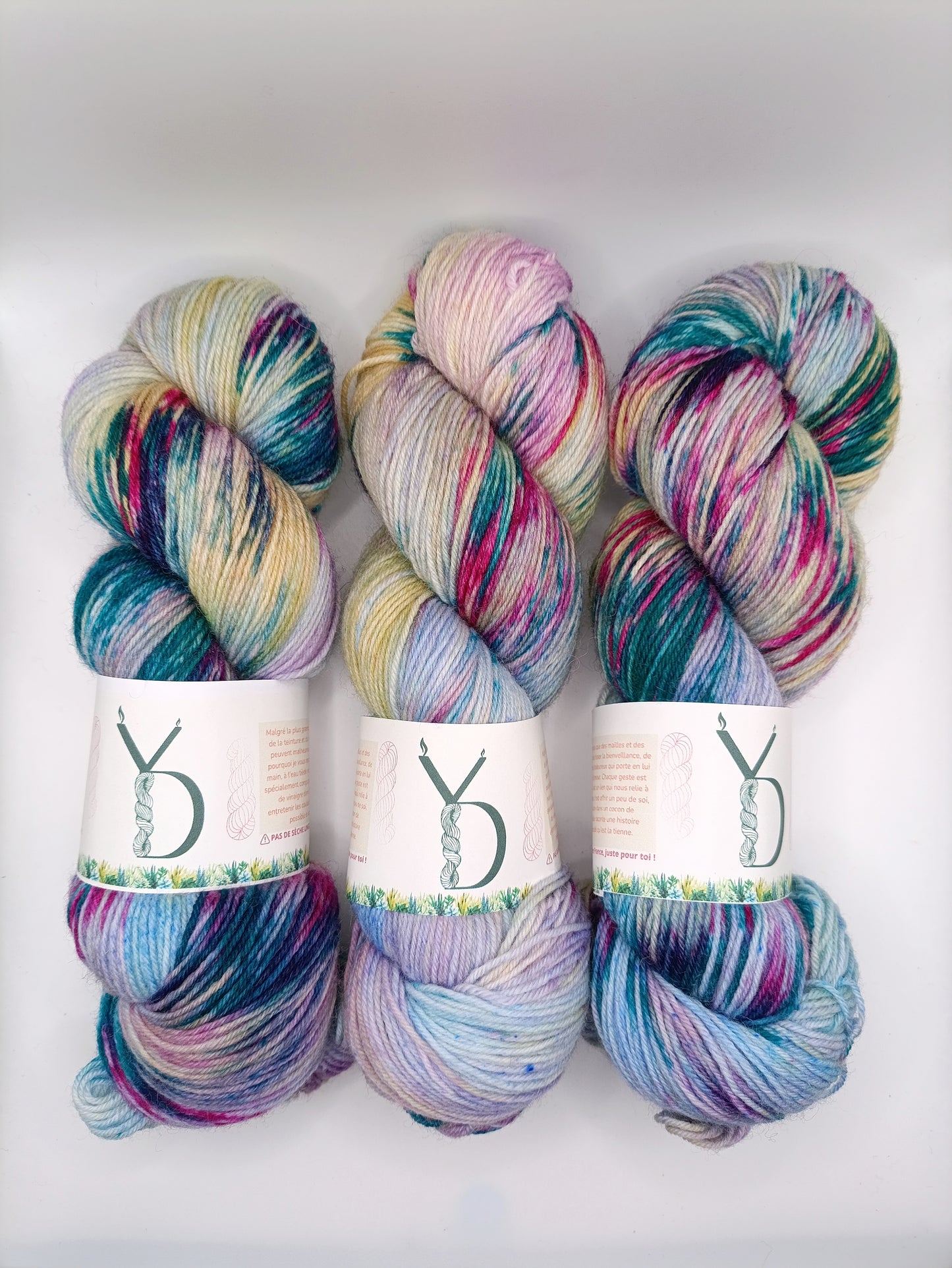 Instinct - Écheveaux de laine teints à la main.