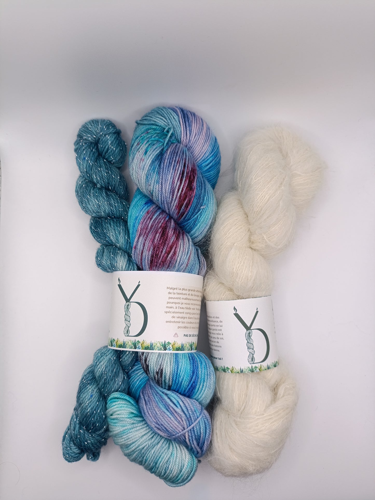 Petit Châle - Grand: Bleu Foncé/Petit: Bleu Foncé/Suri Blanche - Octobre rose - 170g - Méri’Soie / Suri’Soie