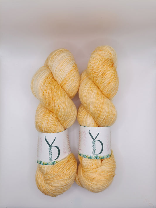 Éphémère d’hiver: 25 - Écheveaux de laine teints à la main.