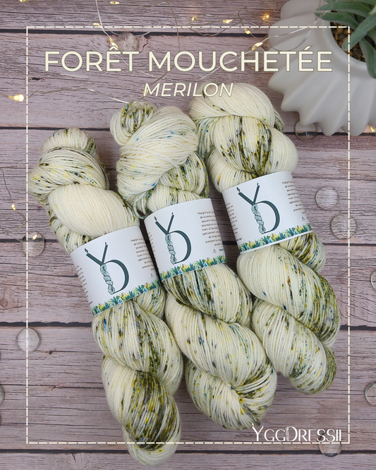 Forêt moucheté - 100g - Fingering - Mérilon - Écheveaux de laine teints à la main.