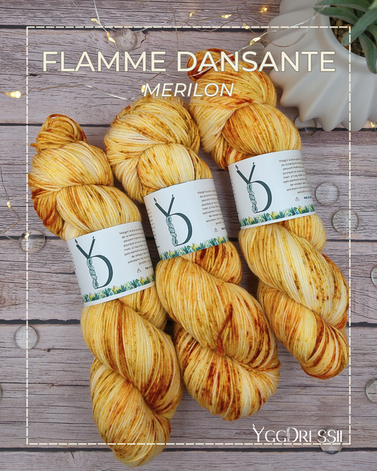 Flamme dansante - 100g - Fingering - Mérilon - Écheveaux de laine teints à la main.