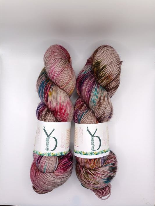 Éphémère d’hiver: 5 - Écheveaux de laine teints à la main.