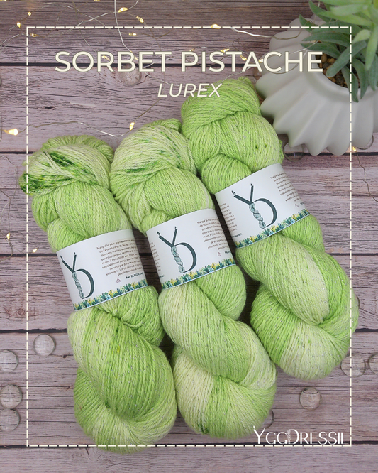 Sorbe pistache - 100g - Fingering - Lurex - Écheveaux de laine teints à la main.