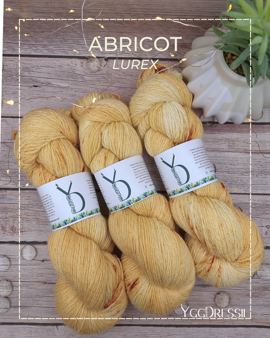 Abricot - 100g - Fingering - Lurex - Écheveaux de laine teints à la main.