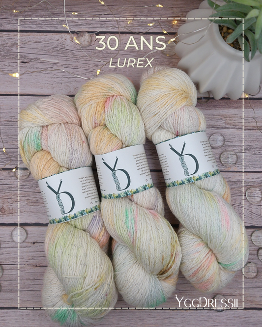 30 ans - 100g - Fingering - Lurex - Écheveaux de laine teints à la main.