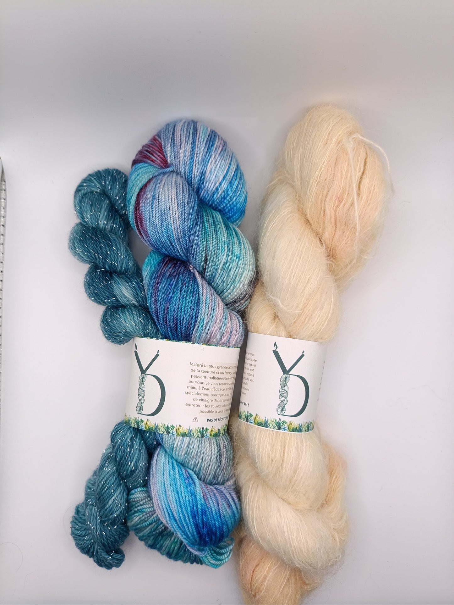 Petit Châle - Suri Beige/Bleu Foncé - Octobre rose - 170g - Méri’Soie / Suri’Soie