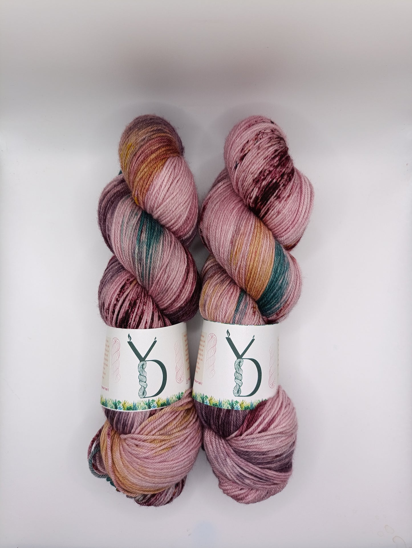 Éphémère d’hiver: 6 - Écheveaux de laine teints à la main.