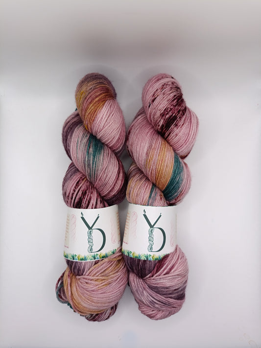 Éphémère d’hiver: 6 - Écheveaux de laine teints à la main.