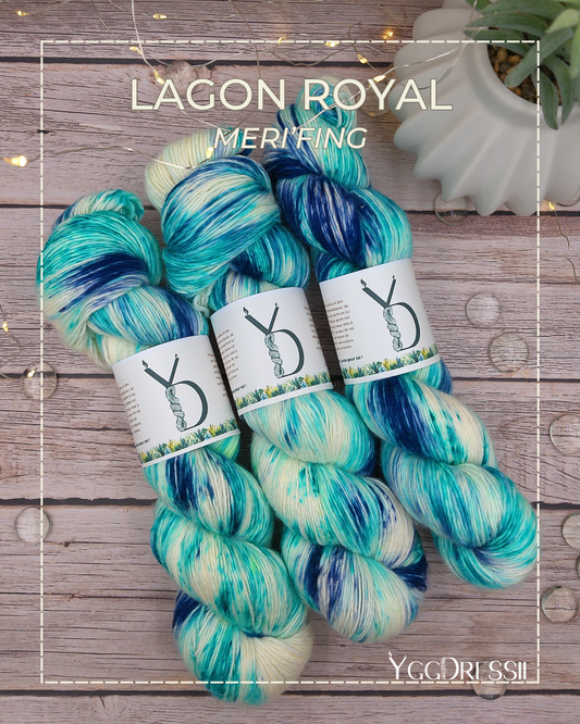 Lagon royal - 100g - Fingering - Méri’Fing - Écheveaux de laine teints à la main.