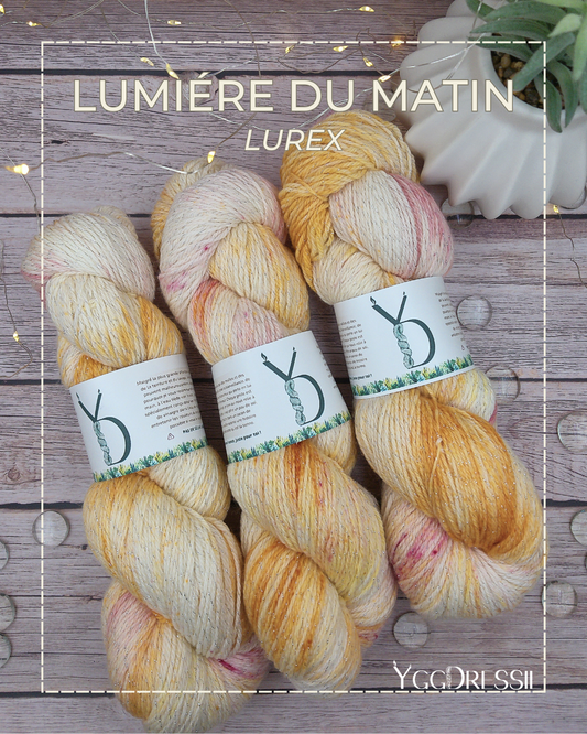 Lumière du matin - 100g - Fingering - Lurex - Écheveaux de laine teints à la main.