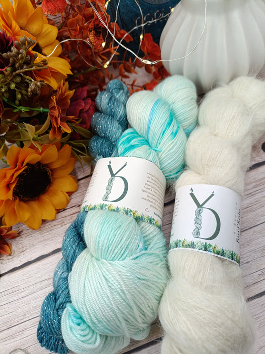 Petit Châle - Grand: Bleu Clair/Petit: Bleu Foncé/Suri Blanche - Octobre rose - 170g - Méri’Soie / Suri’Soie