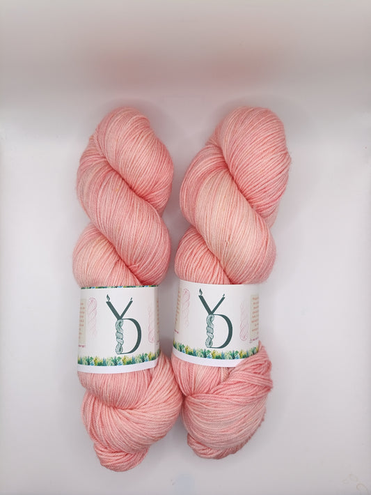 Douceur - Écheveaux de laine teints à la main.