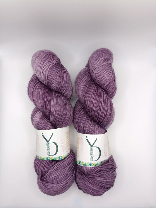 Éphémère d’hiver: 24 - Écheveaux de laine teints à la main.