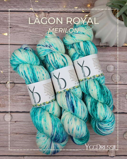 Lagon royal - 100g - Fingering - Mérilon - Écheveaux de laine teints à la main.