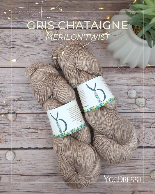 Gris châtaigne - 100g - Fingering - Mérilon’Twist - Écheveaux de laine teints à la main.