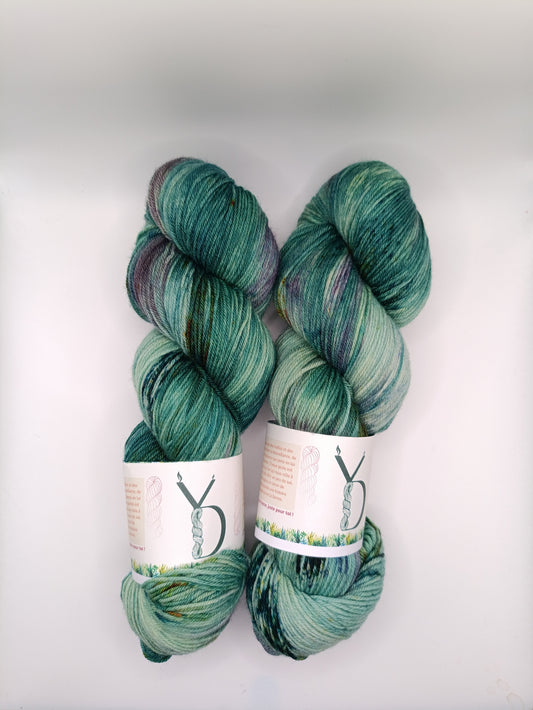 Éphémère d’hiver: 14 - Écheveaux de laine teints à la main.