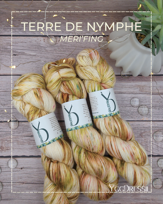 Terre de nymphe - 100g - Fingering - Méri’Fing - Écheveaux de laine teints à la main.