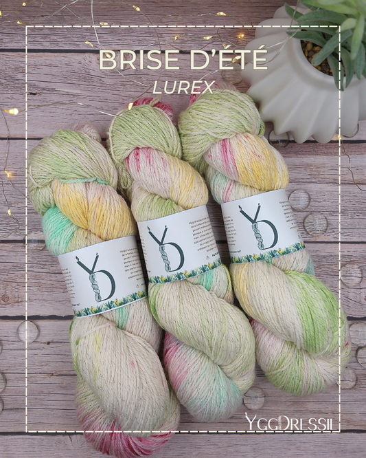 Brise d’été - 100g - Fingering - Lurex - Écheveaux de laine teints à la main.