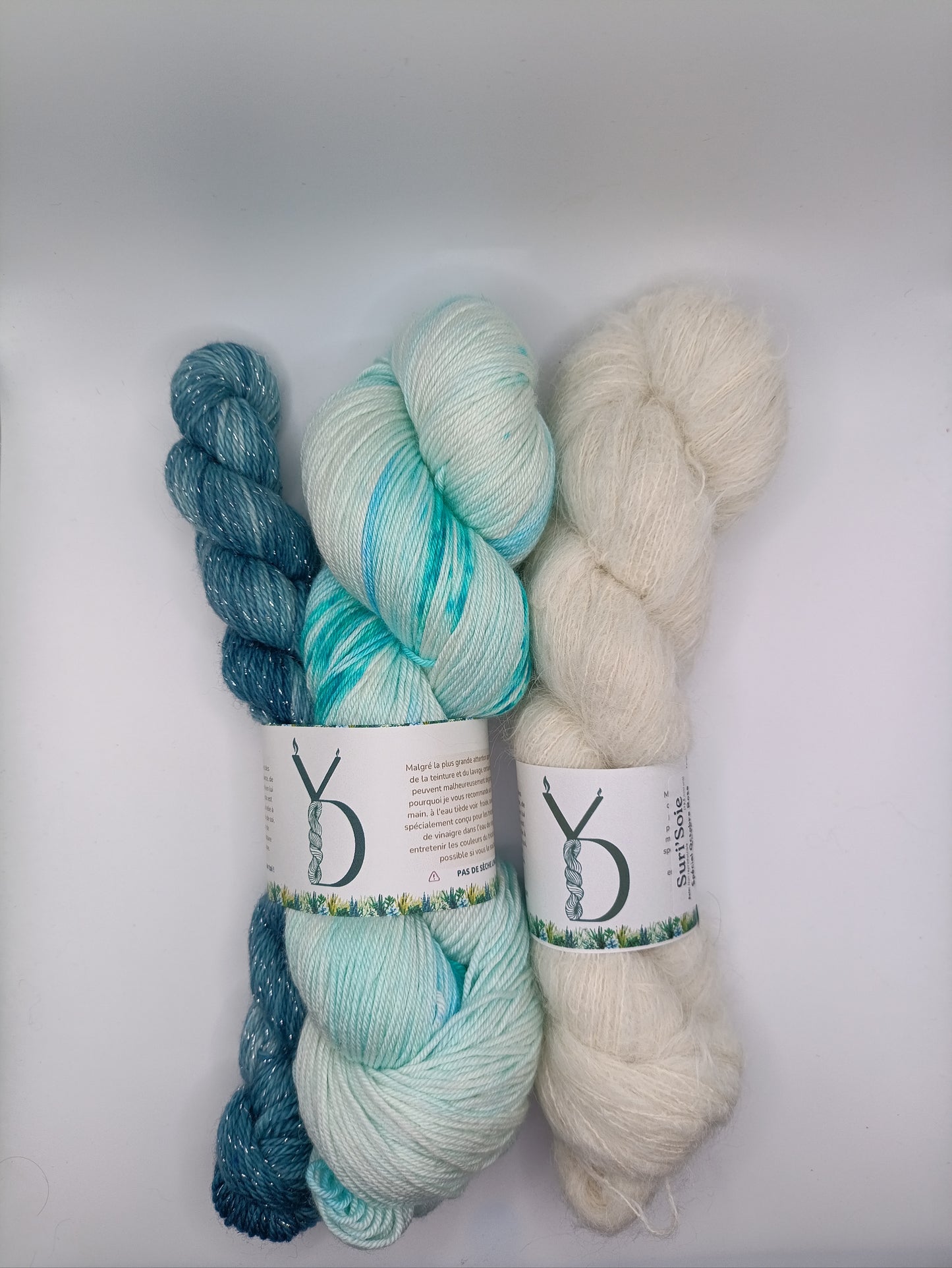 Petit Châle - Grand: Bleu Clair/Petit: Bleu Foncé/Suri Blanche - Octobre rose - 170g - Méri’Soie / Suri’Soie