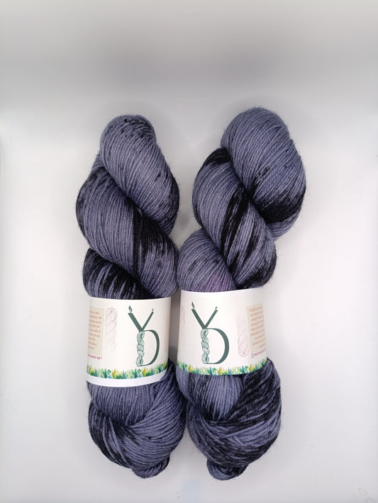 Éphémère d’hiver: 8 - Écheveaux de laine teints à la main.