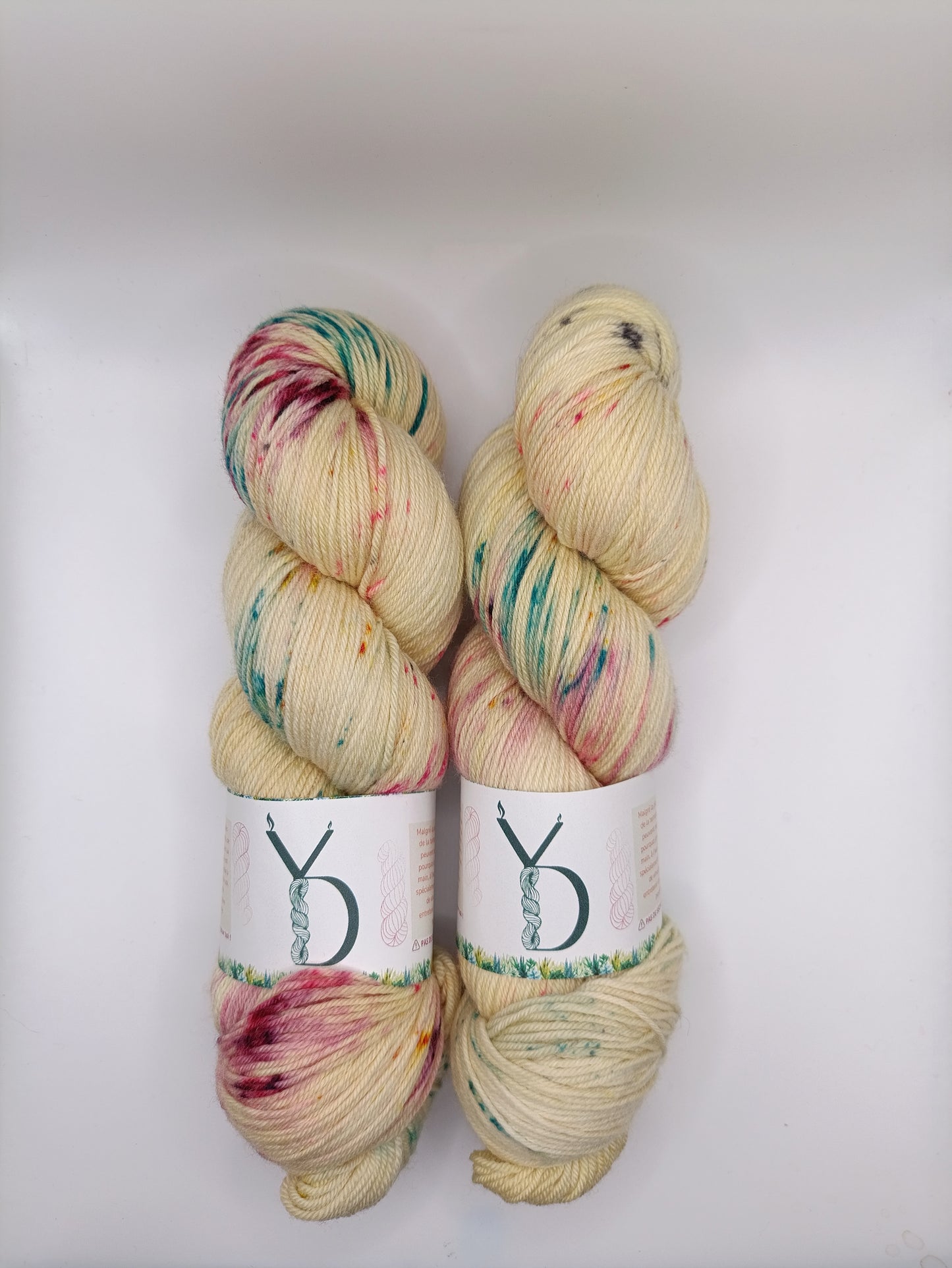 Éphémère d’hiver: 3 - Écheveaux de laine teints à la main.