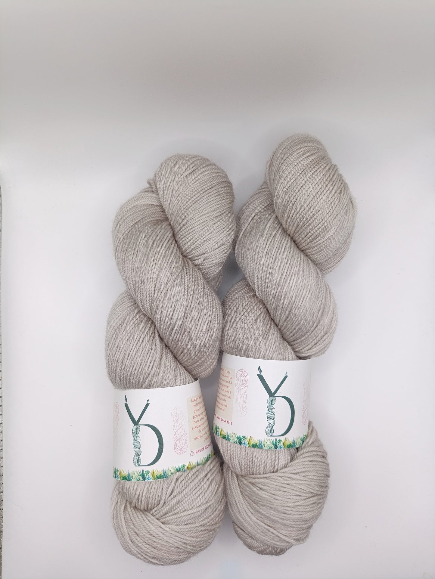 Perle - Écheveaux de laine teints à la main.