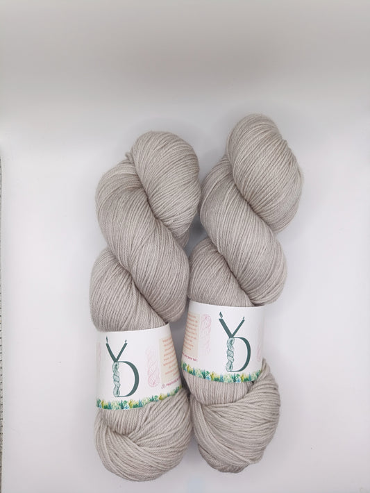 Perle - Écheveaux de laine teints à la main.