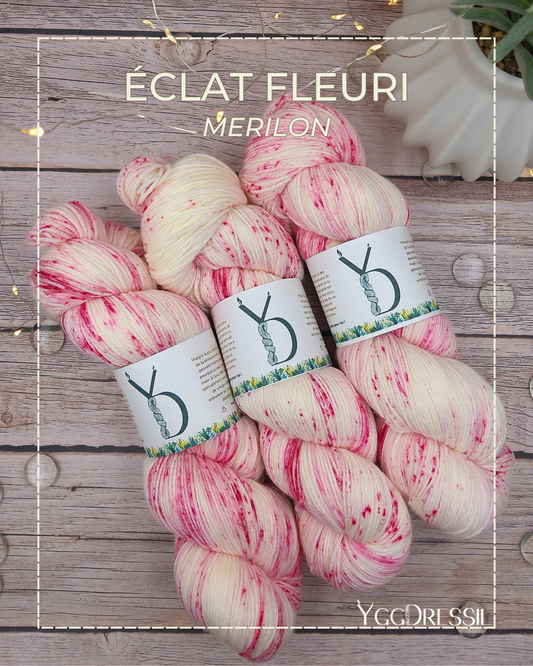 Éclat fleuri - 100g - Fingering - Mérilon - Écheveaux de laine teints à la main.