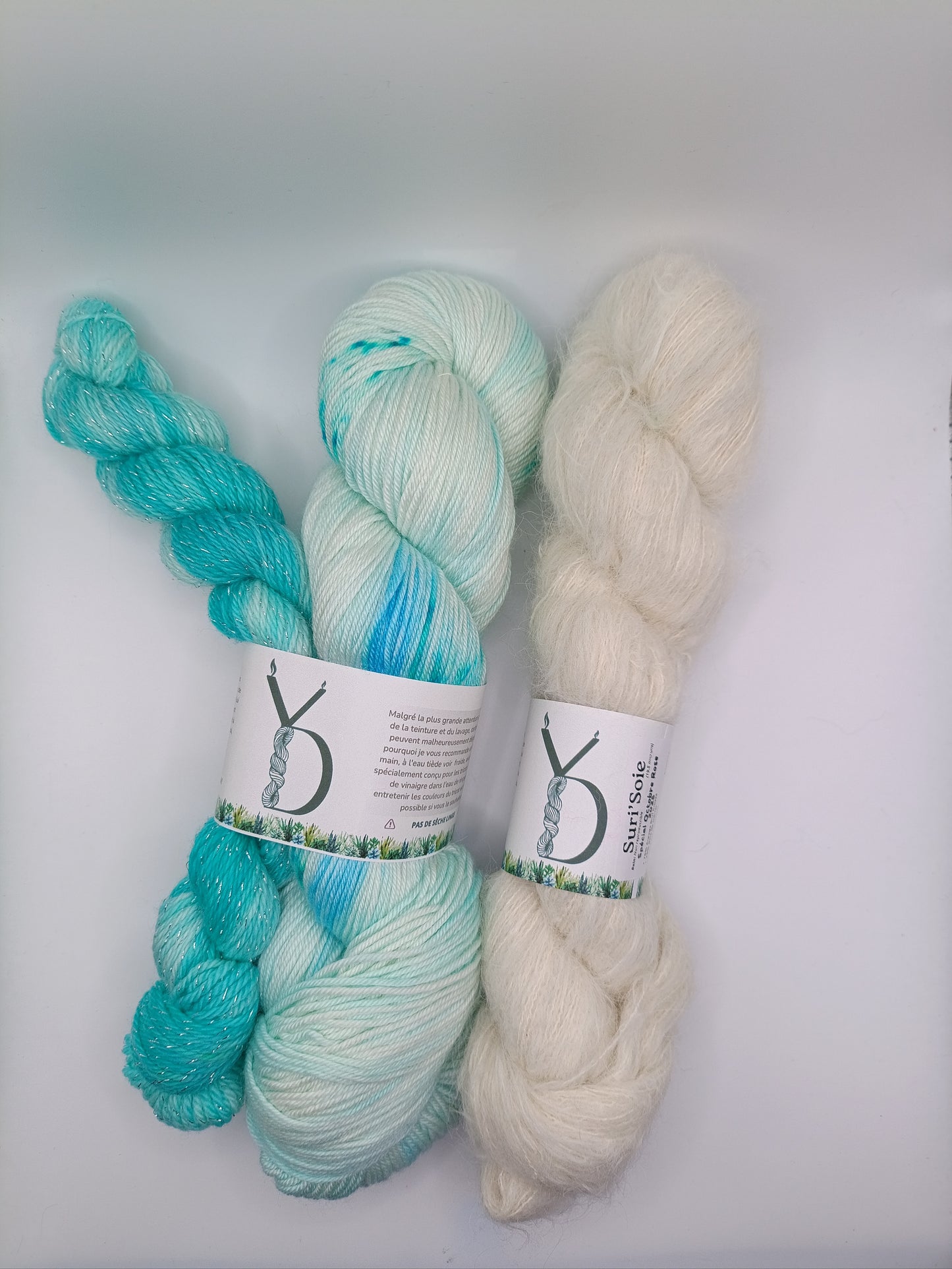 Petit Châle - Bleu Clair/Suri Blanche - Octobre rose - 170g - Méri’Soie / Suri’Soie