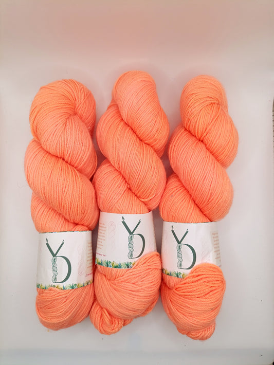 Aurora Profond - Écheveaux de laine teints à la main.