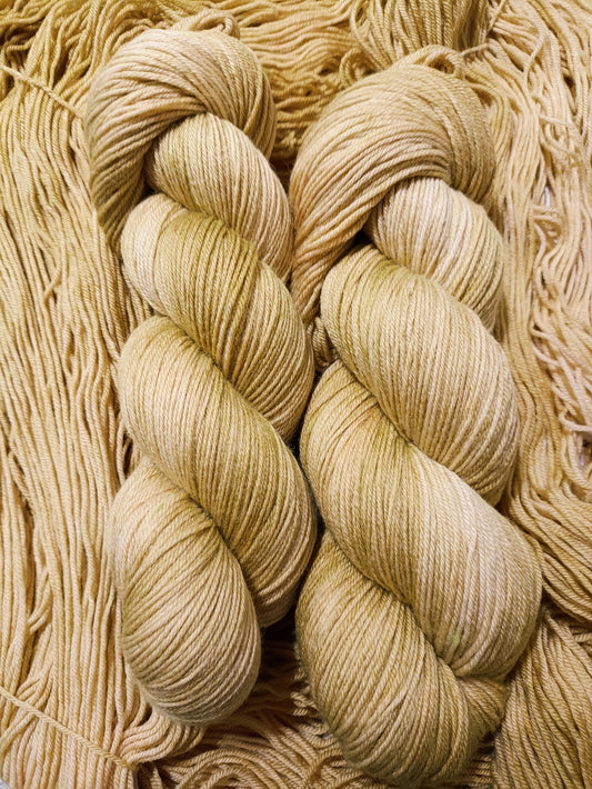 Ambre - Écheveaux de laine teints à la main.