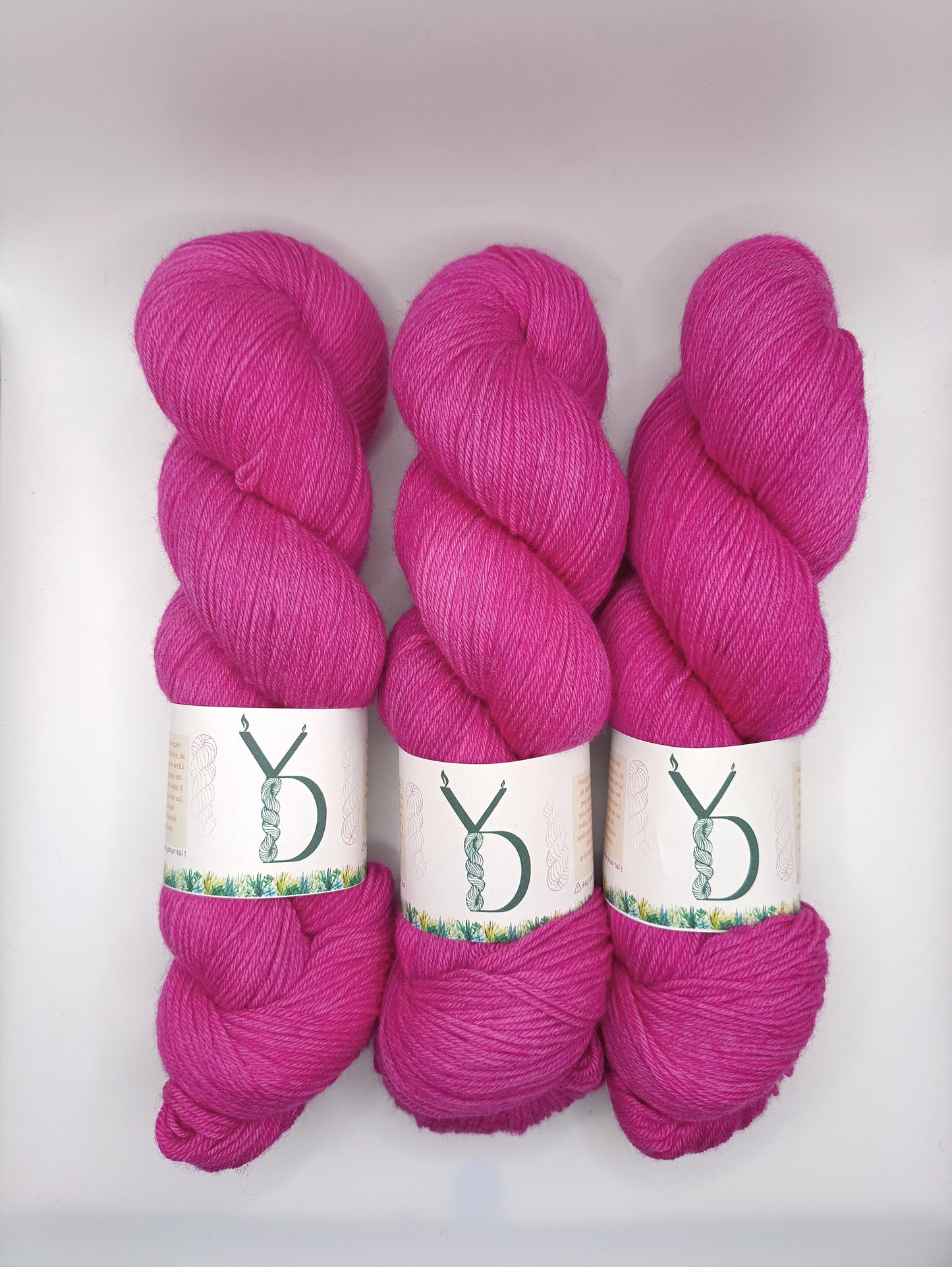 Rose - Écheveaux de laine teints à la main.