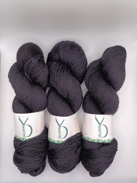 Nocturne - Écheveaux de laine teints à la main.