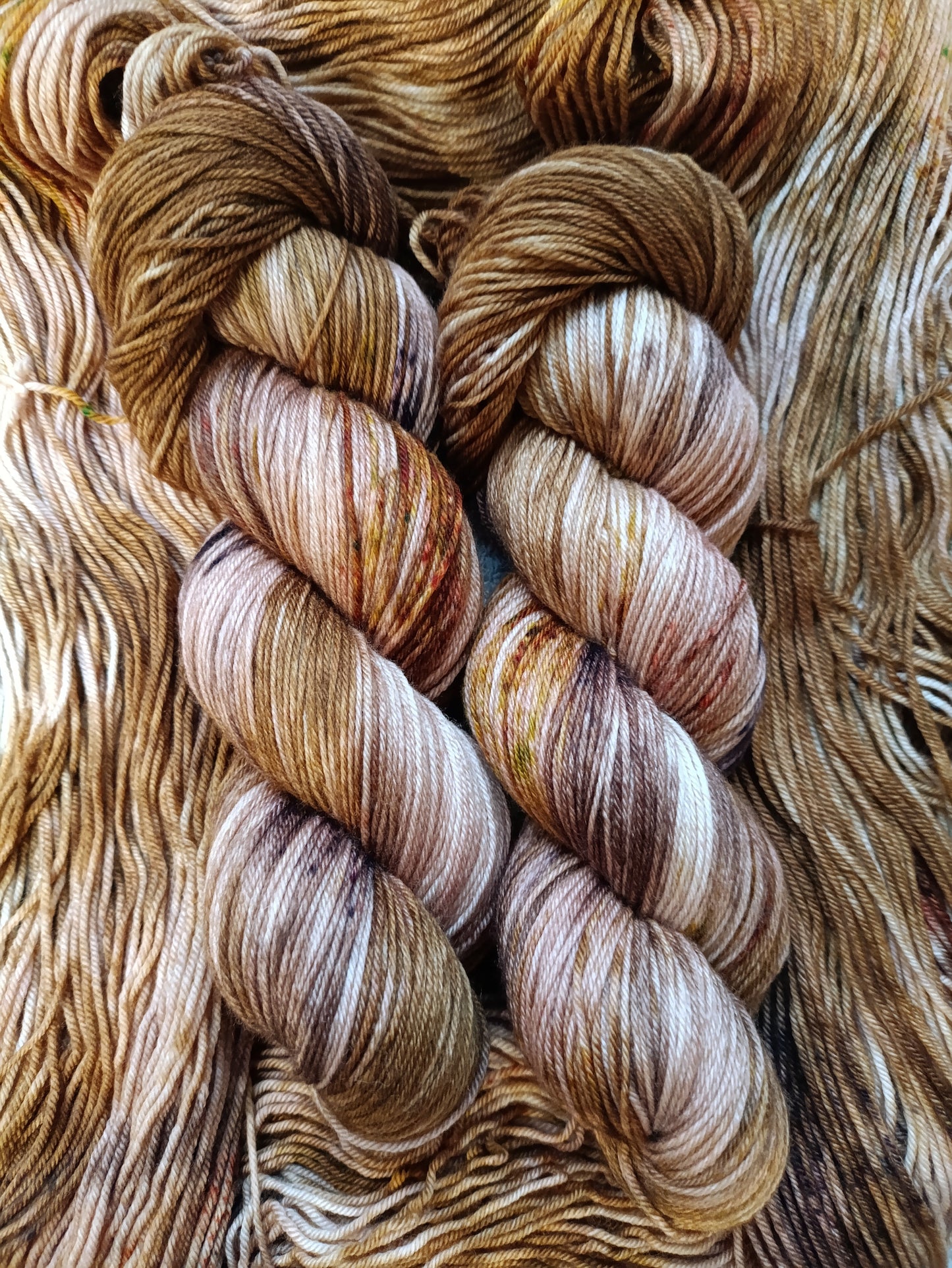 Spéculos - Écheveaux de laine teints à la main.