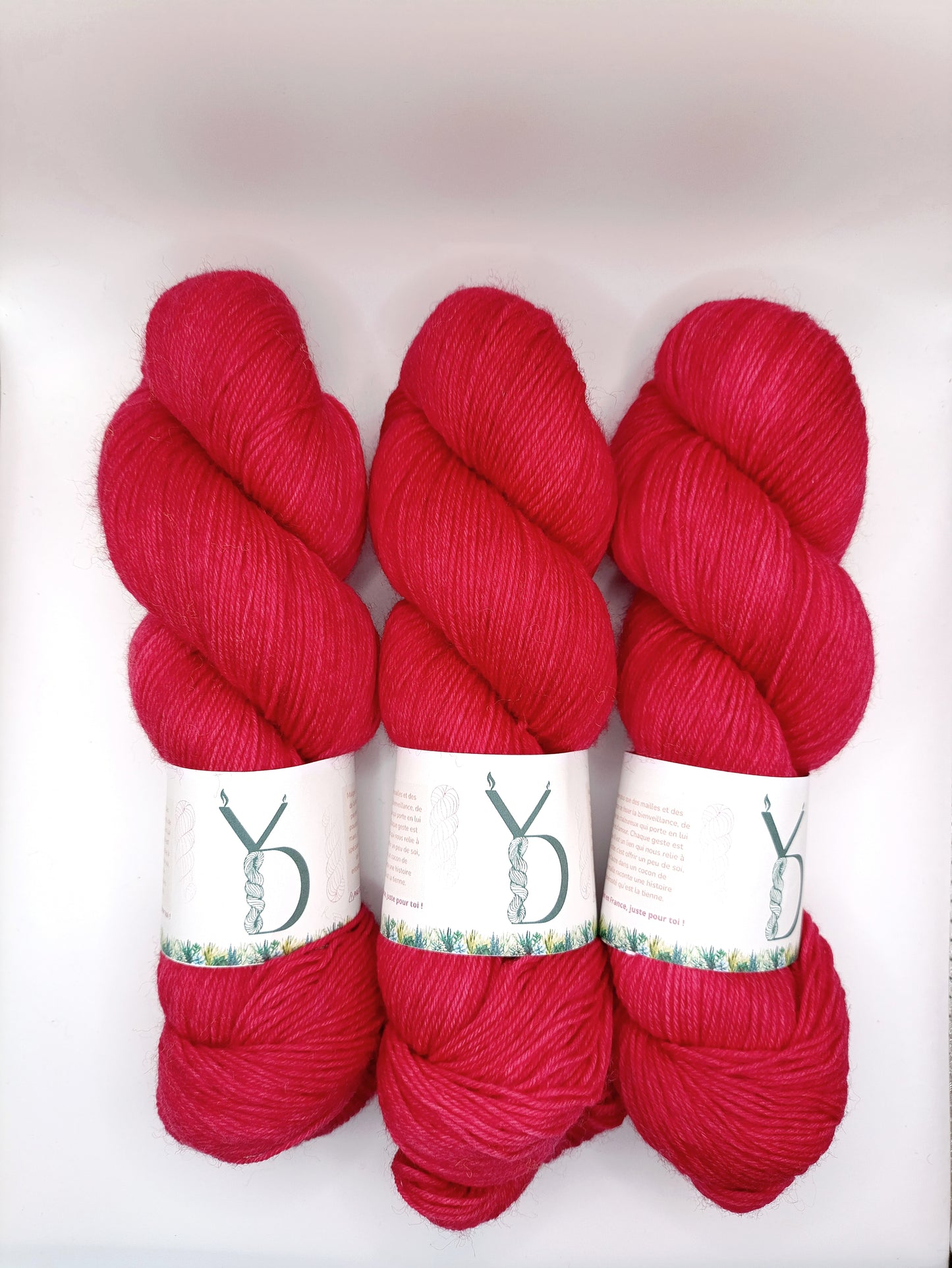 Désir - Écheveaux de laine teints à la main.