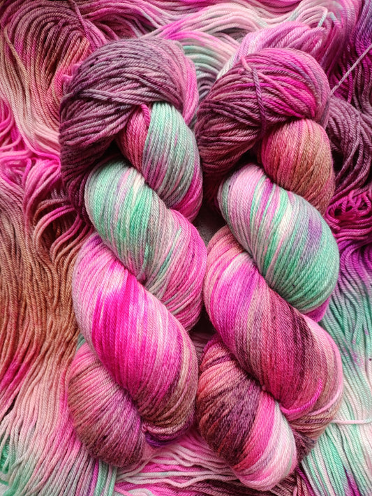 Witcher - Écheveaux de laine teints à la main.