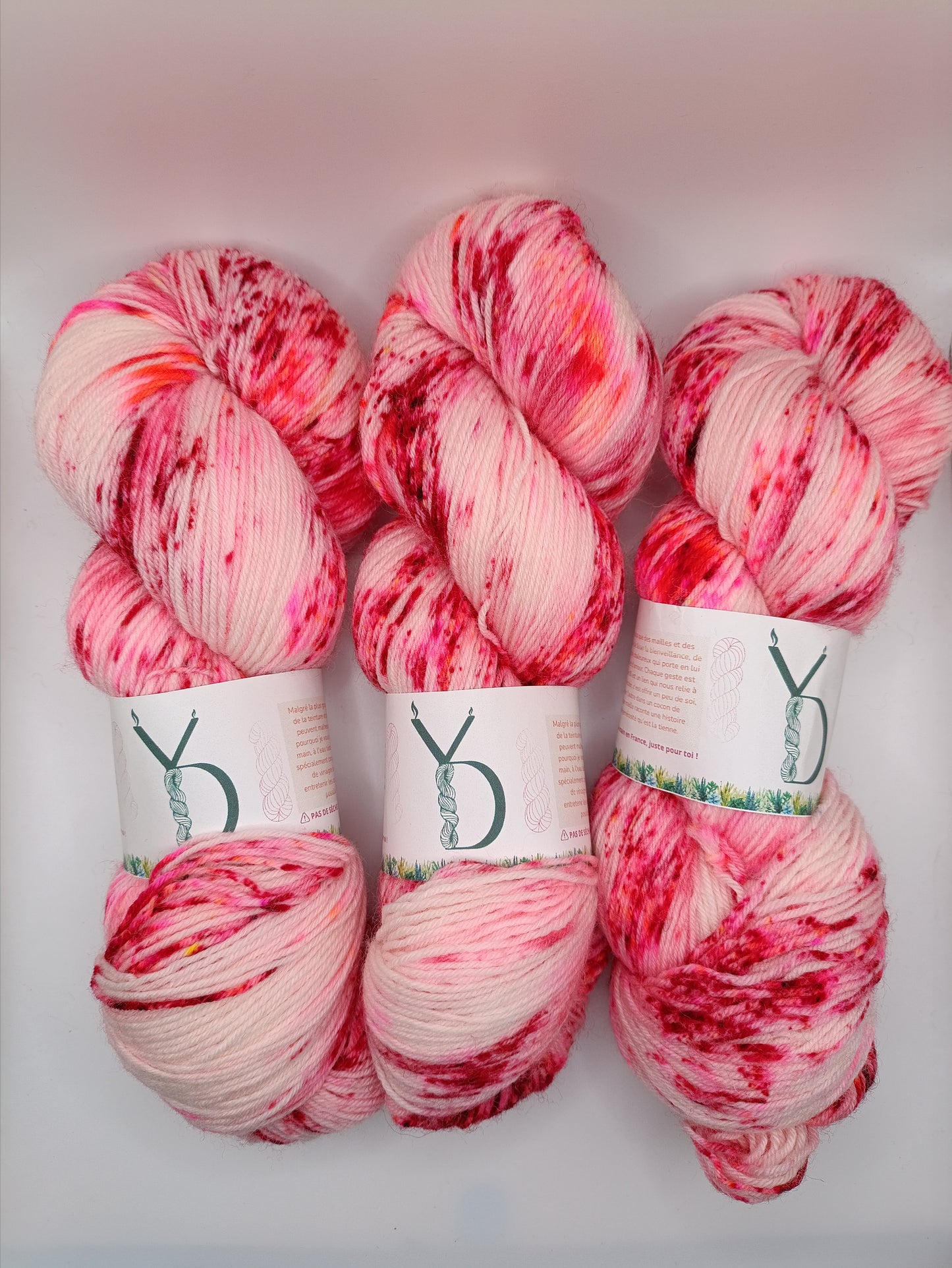 For love - Écheveaux de laine teints à la main.